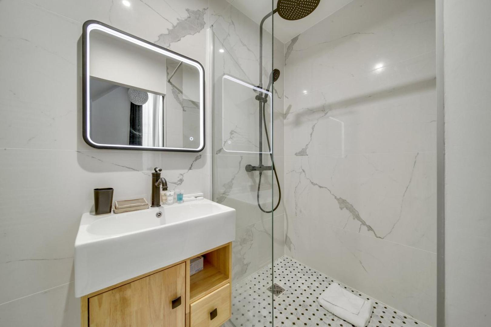 240-suite Elysée Appartement Paris